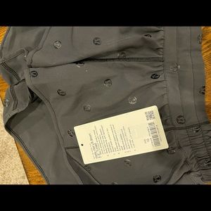 Women’s lululemon hotty hot 2.5 lined black shorts